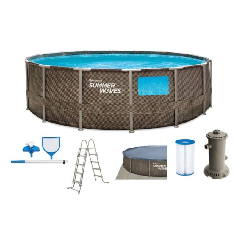 photo de la piscine avec la pompe et une cartouche et l'échelle à 4 pans, couverture et tapis